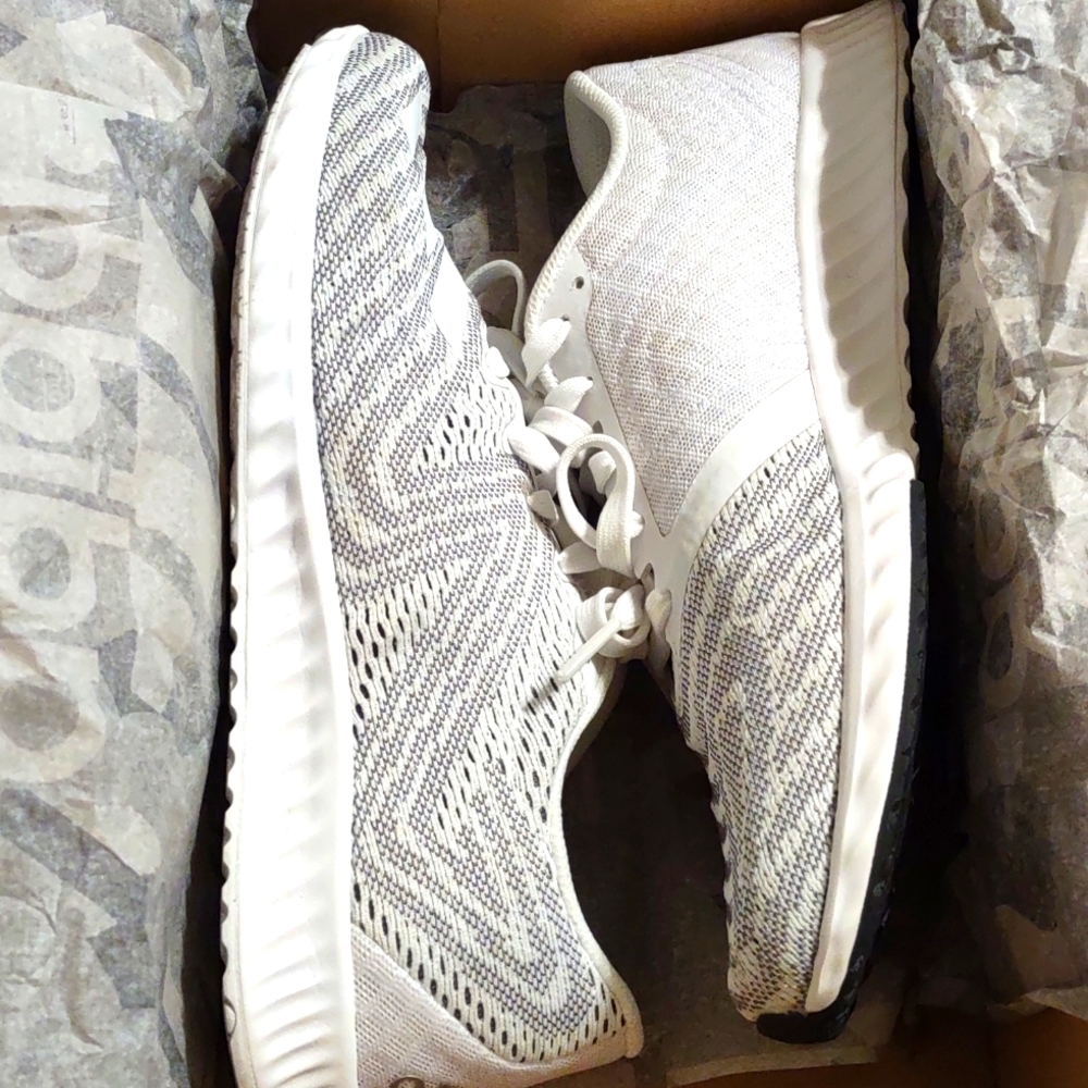 Adidas aerobounce 8.5 excellent condition